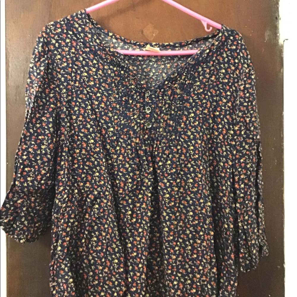 LAST CALL!  Faded Flory Floral Blouse 👚